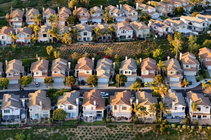 US Existing-Home Sales Fall 1.7% in July as Mortgage Rates, Prices Bite