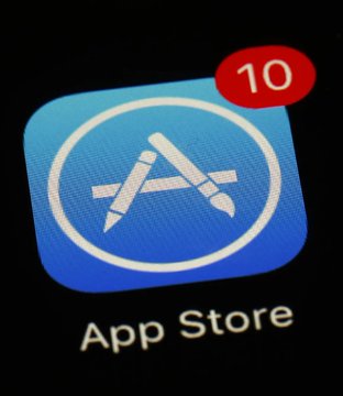 DeFiLlama Founder Says Apple Ignored Months of Fake-App Reports